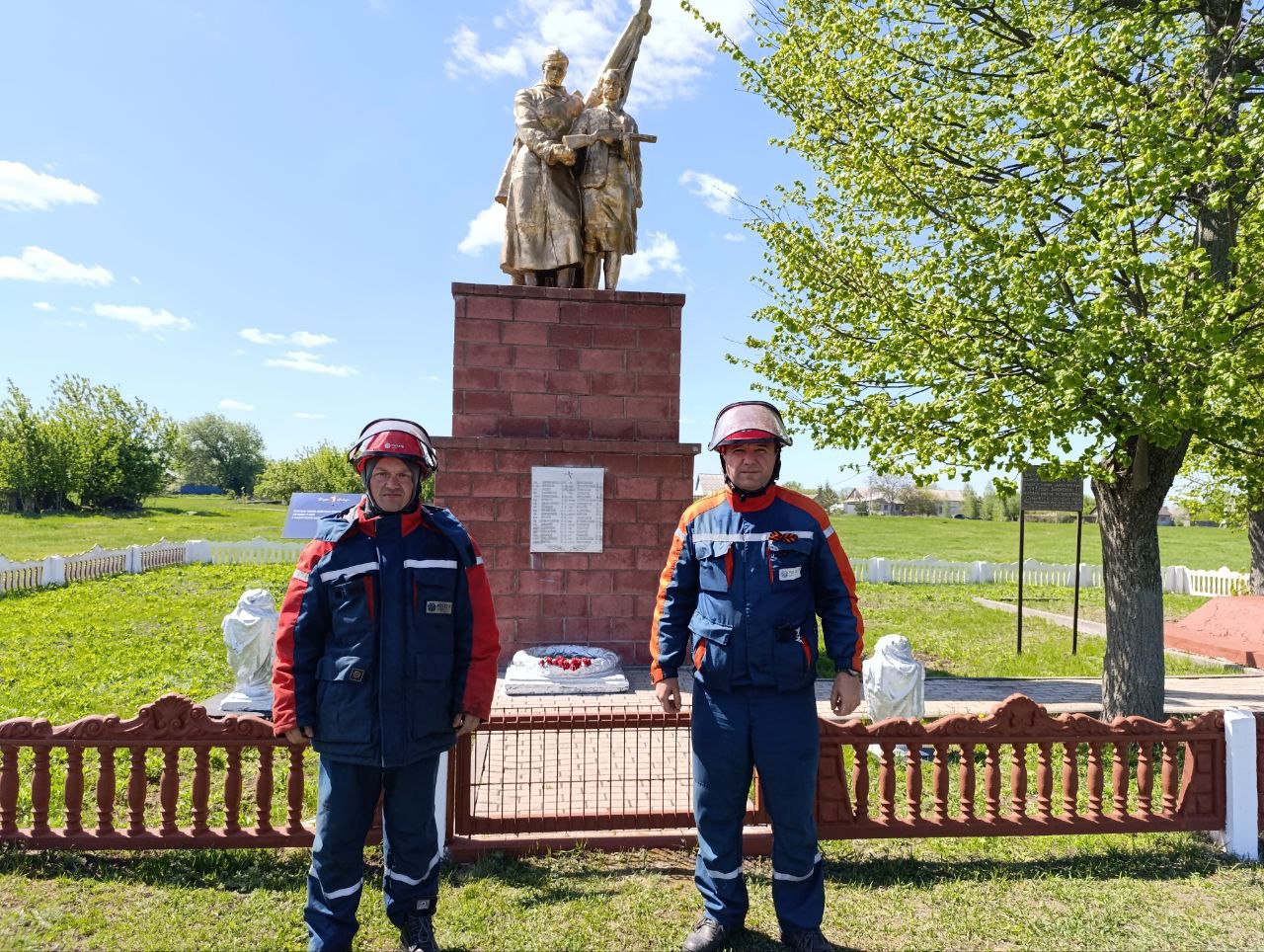 Энергетики Ивнянского РЭС Белгородэнерго осветили братскую могилу в селе Студенок.