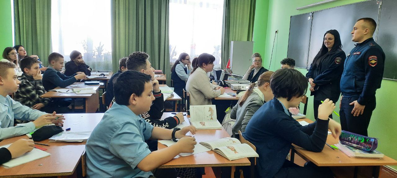 Ивнянские полицейские провели профилактические беседы в школах.
