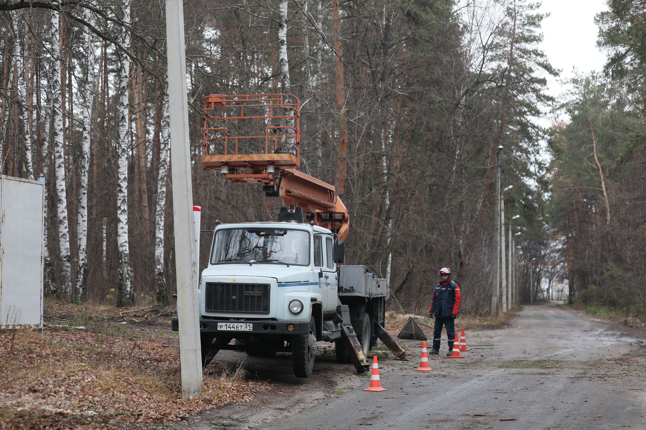 Энергетики Белгородэнерго продолжают работать в усиленном режиме  из-за циклона.