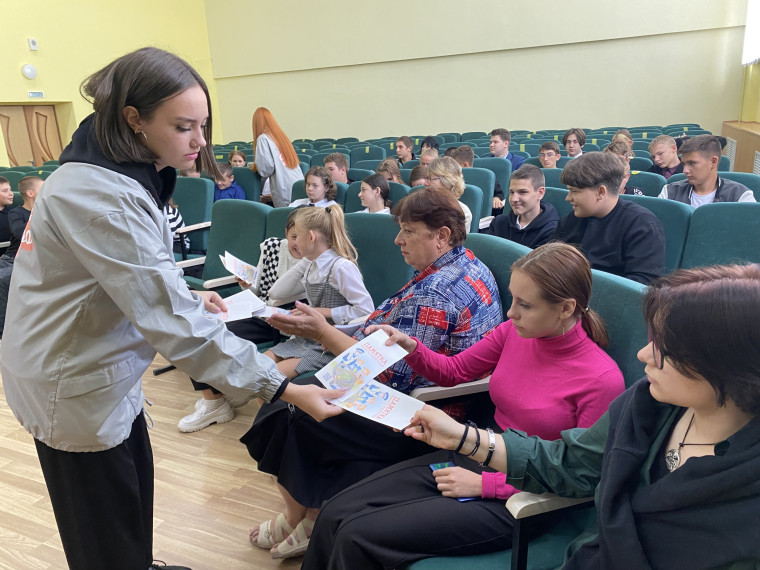 Полицейские ОМВД России по Ивнянскому району провели профилактические беседы в школах.